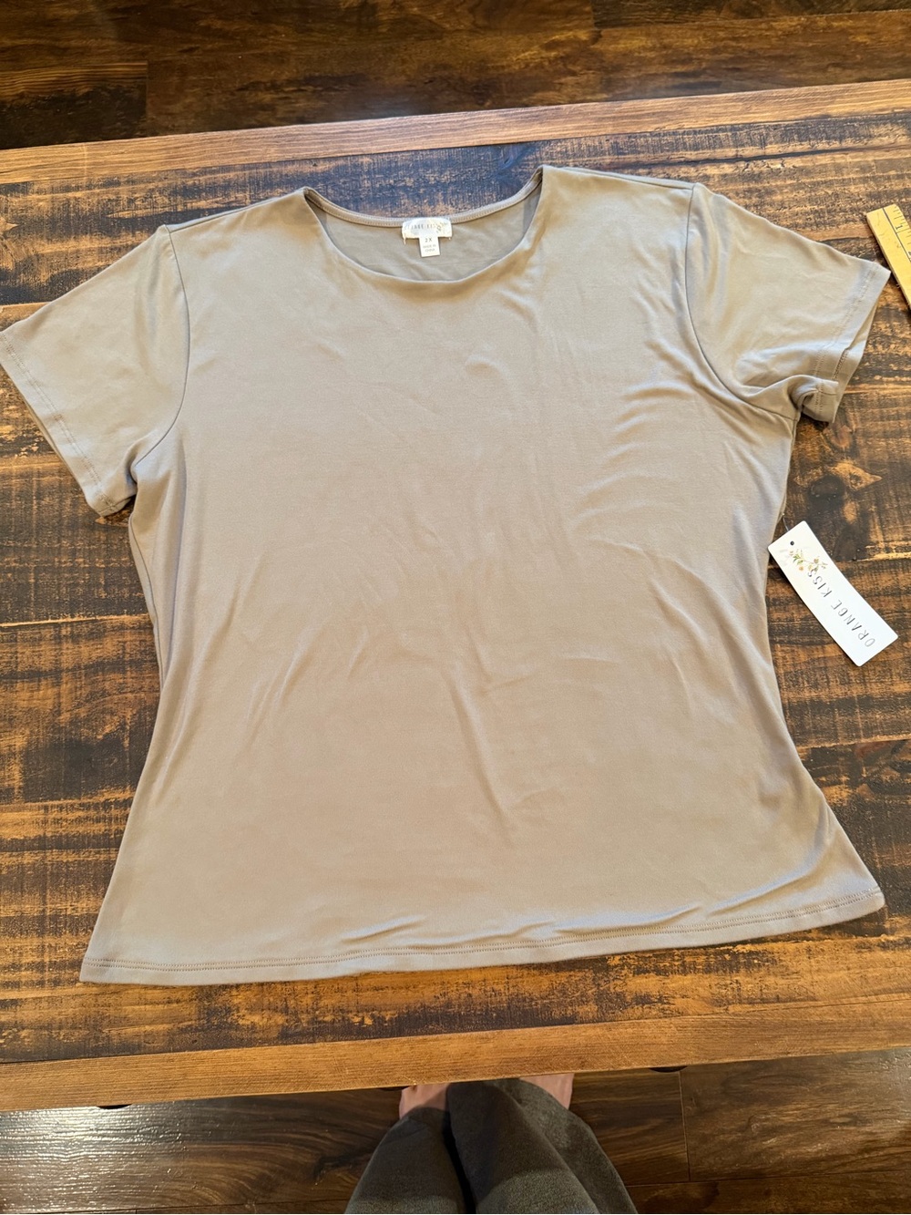 Short Sleeve Crewneck Tee in Taupe